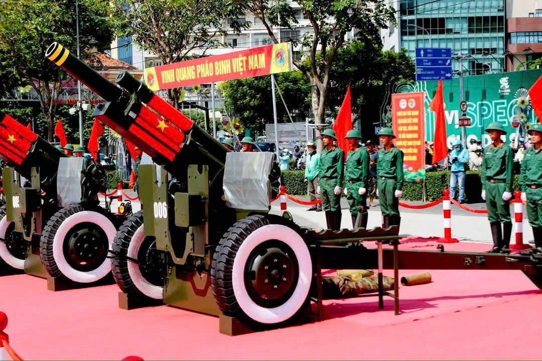 Đội hình pháo lễ luyện tập mỗi ngày. Đội hình pháo lễ luyện tập mỗi ngày.