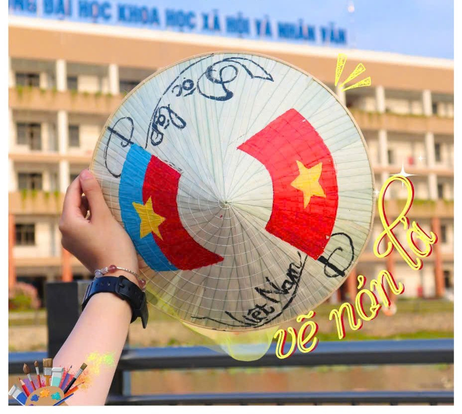 Chiếc nón lá truyền thống - hình ảnh rất gần gũi, quen thuộc với người Việt. (Ảnh: Fanpage CLB Chung sức vì cộng đồng) Chiếc nón lá truyền thống - hình ảnh rất gần gũi, quen thuộc với người Việt. (Ảnh: Fanpage CLB Chung sức vì cộng đồng)