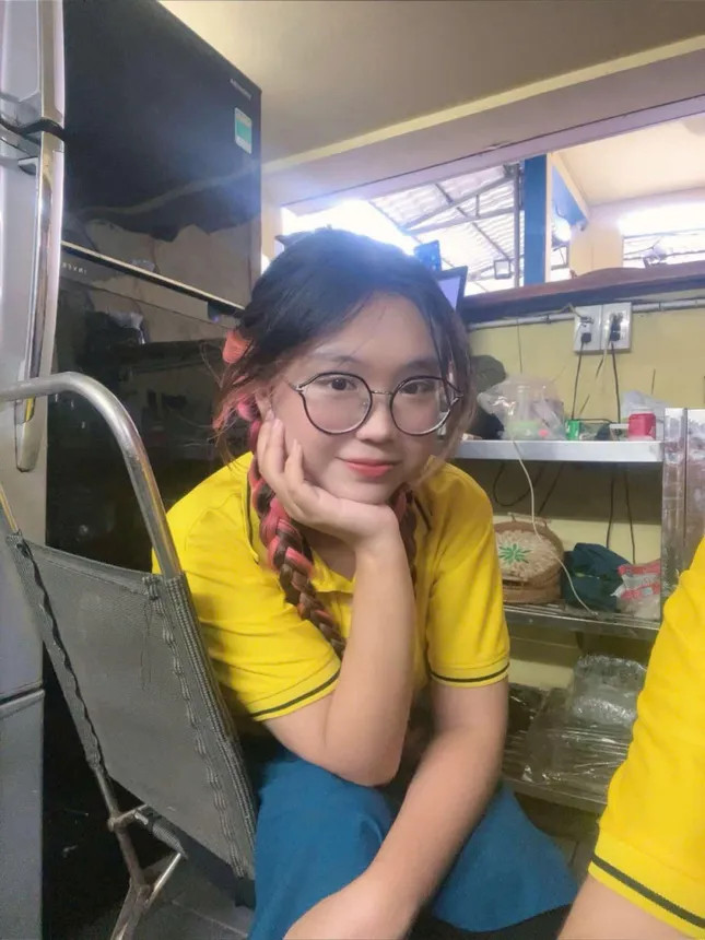 Thu Trà gắn bó với công việc phục vụ tại quán AM cafe (Q. Bình Thạnh) song song với việc học trên trường. Thu Trà gắn bó với công việc phục vụ tại quán AM cafe (Q. Bình Thạnh) song song với việc học trên trường.