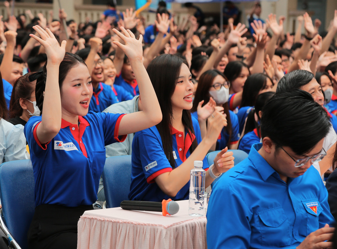 Sinh viên tình nguyện hào hứng tại Lễ ra quân chương trình 'Tiếp sức mùa thi' 2025. (Ảnh: TLTĐ) Sinh viên tình nguyện hào hứng tại Lễ ra quân chương trình 'Tiếp sức mùa thi' 2025. (Ảnh: TLTĐ)