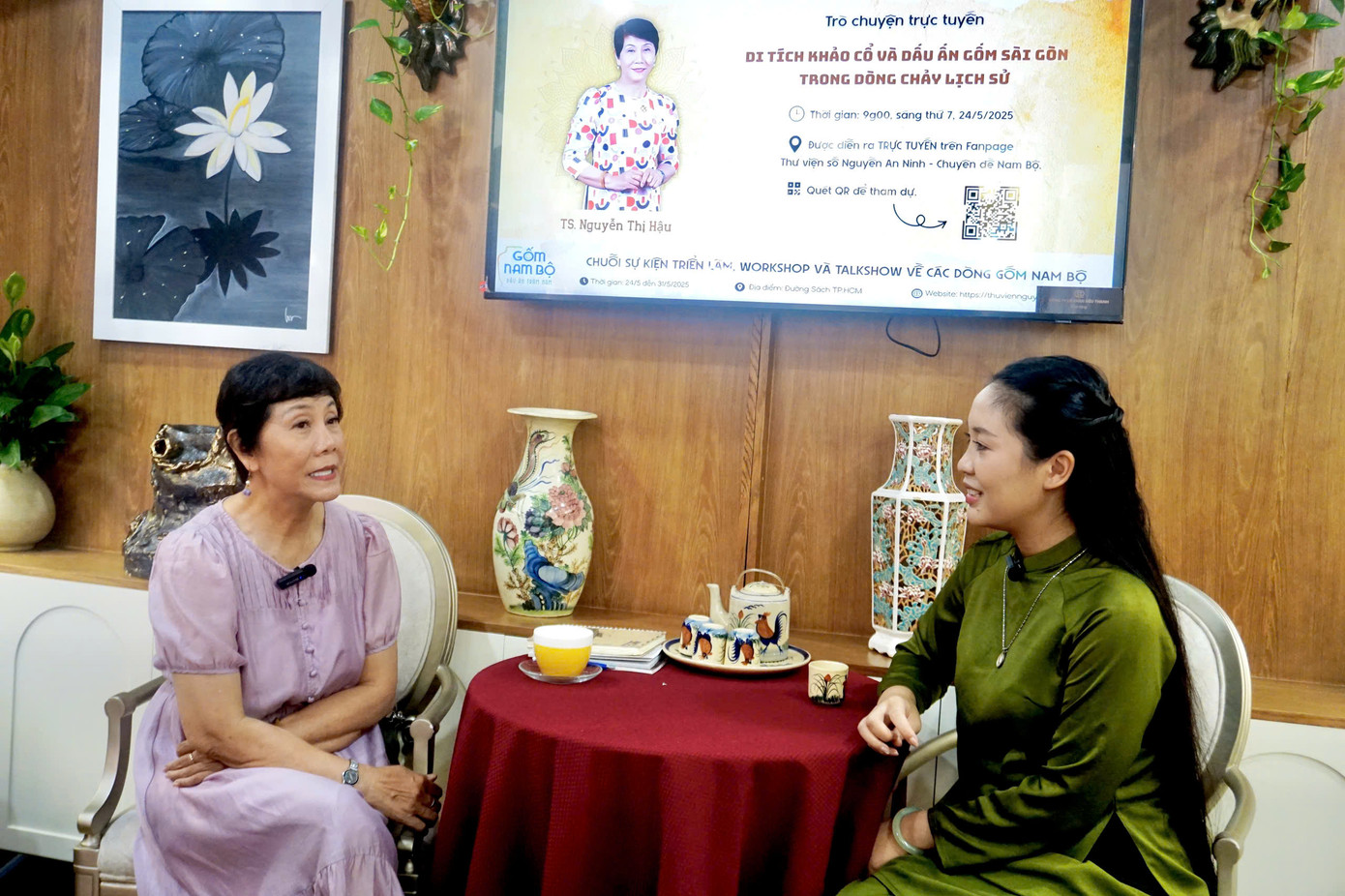 TS Nguyễn Thị Hậu (bên trái) giao lưu trực tuyến với khán giả. TS Nguyễn Thị Hậu (bên trái) giao lưu trực tuyến với khán giả.