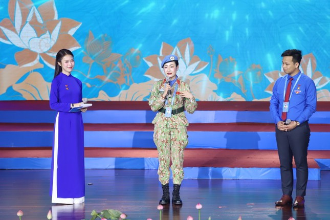 Vũ Nhật Hương chia sẻ tại Lễ tuyên dương. (Ảnh: Ngô Tùng) Vũ Nhật Hương chia sẻ tại Lễ tuyên dương. (Ảnh: Ngô Tùng)