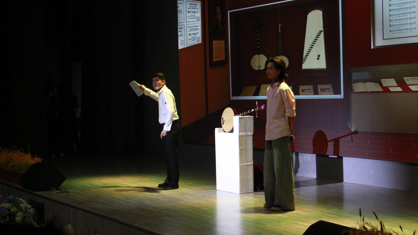 Phần trình diễn nhạc kịch vọng cổ 'Đời'.