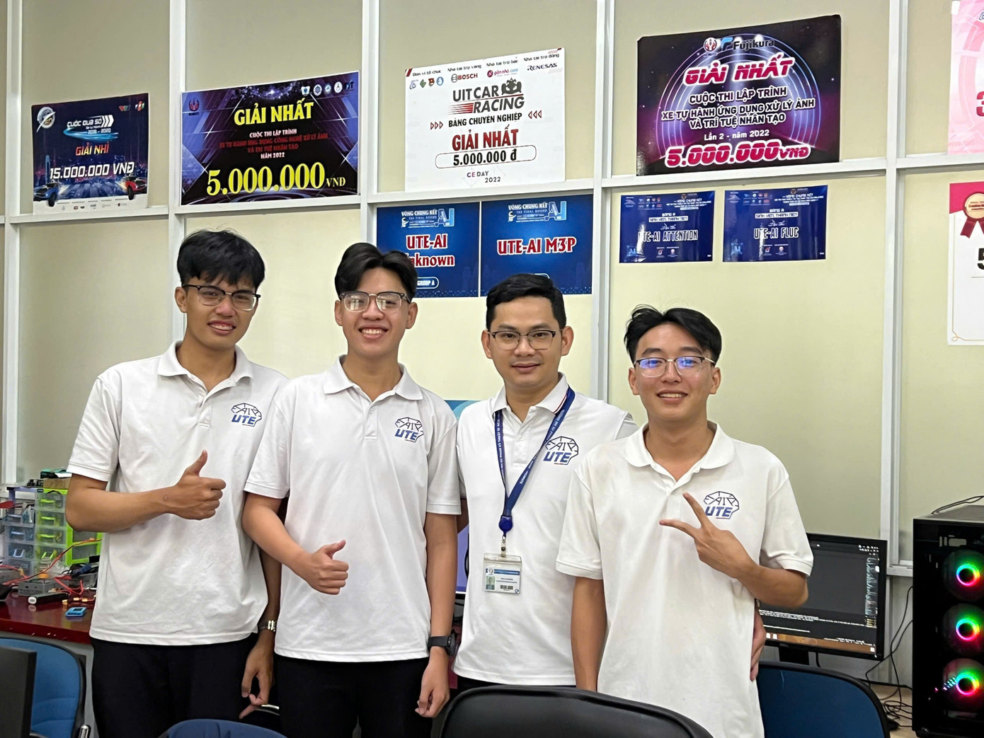 Các thành viên của nhóm nghiên cứu. Các thành viên của nhóm nghiên cứu.