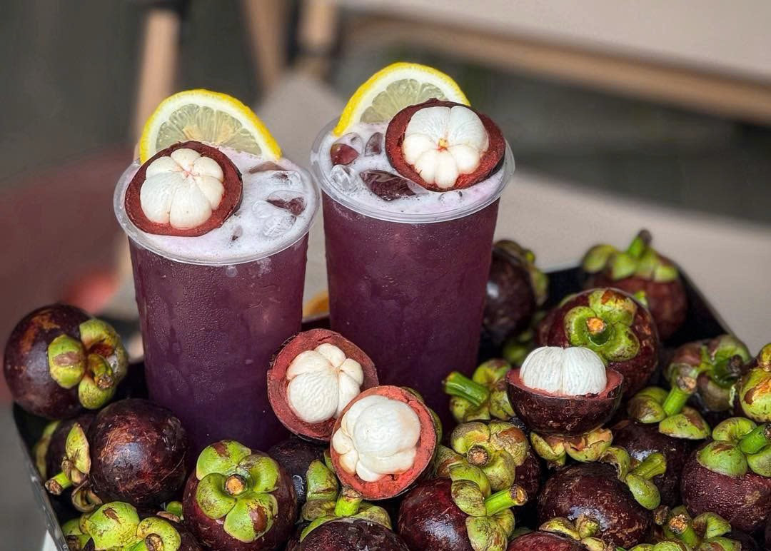 Trà măng cụt, sự kết hợp đầy ngọt ngào cá tính “hot hit” nhất trong nửa đầu năm 2025. Trà măng cụt, sự kết hợp đầy ngọt ngào cá tính “hot hit” nhất trong nửa đầu năm 2025.