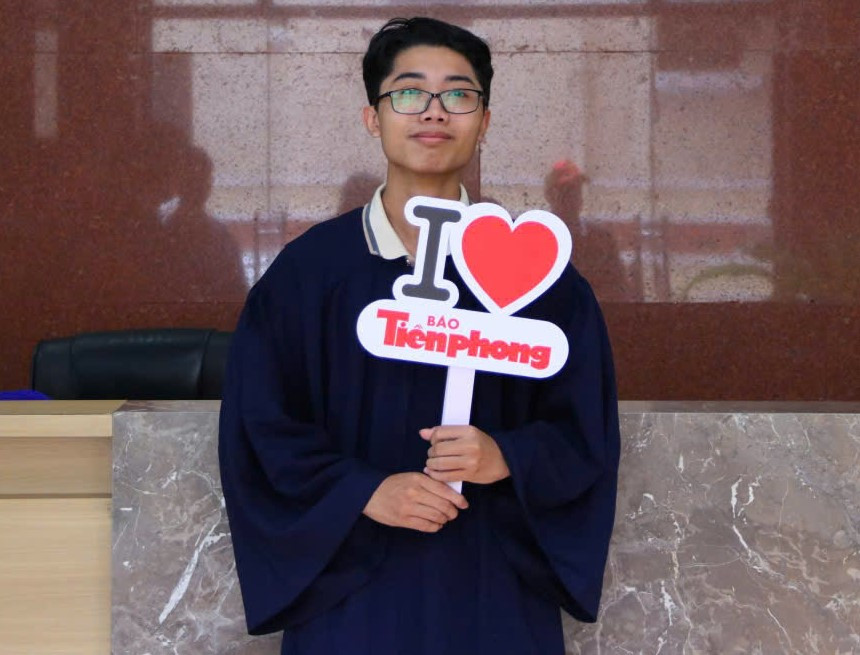 Khang vẫn đang nỗ lực cố gắng cho ước mơ của mình. Khang vẫn đang nỗ lực cố gắng cho ước mơ của mình.