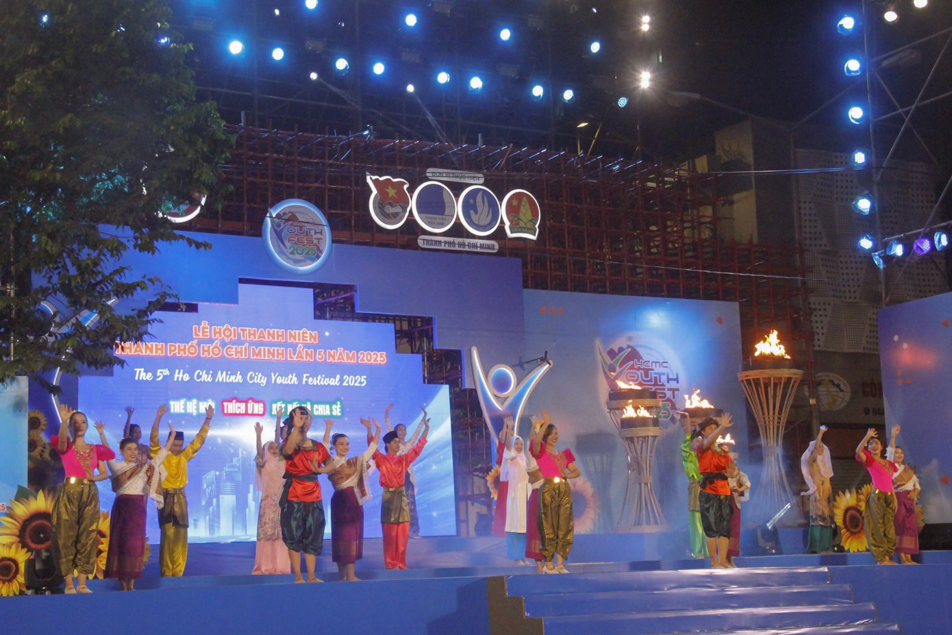 Tiết mục văn nghệ thể hiện sự đoàn kết của các nước ASEAN.