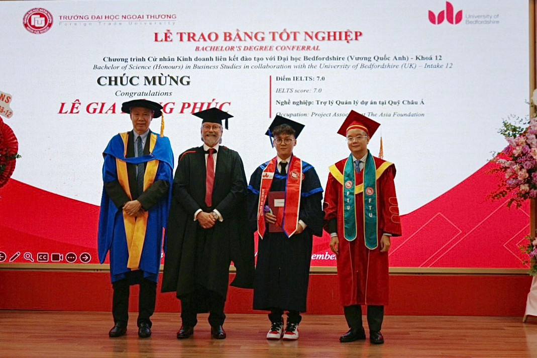 Hồng Phúc tại buổi lễ tốt nghiệp năm 18 tuổi. (Ảnh: NVCC) Hồng Phúc tại buổi lễ tốt nghiệp năm 18 tuổi. (Ảnh: NVCC)