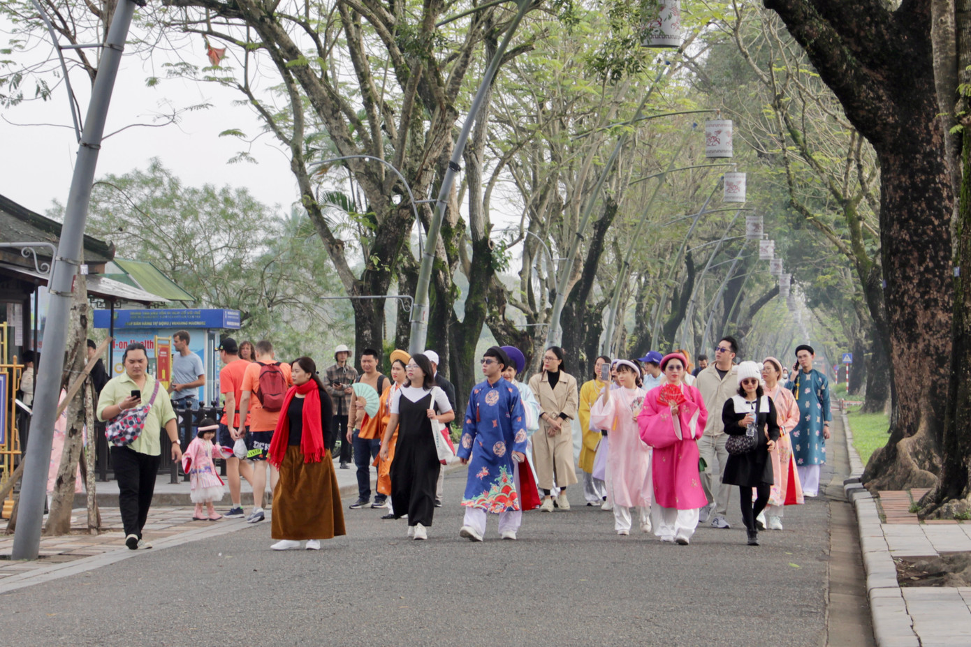 Đại nội Huế (TP. Huế) là đại điểm luôn thu hút bạn trẻ đến chụp hình dịp Tết. Đại nội Huế (TP. Huế) là đại điểm luôn thu hút bạn trẻ đến chụp hình dịp Tết.