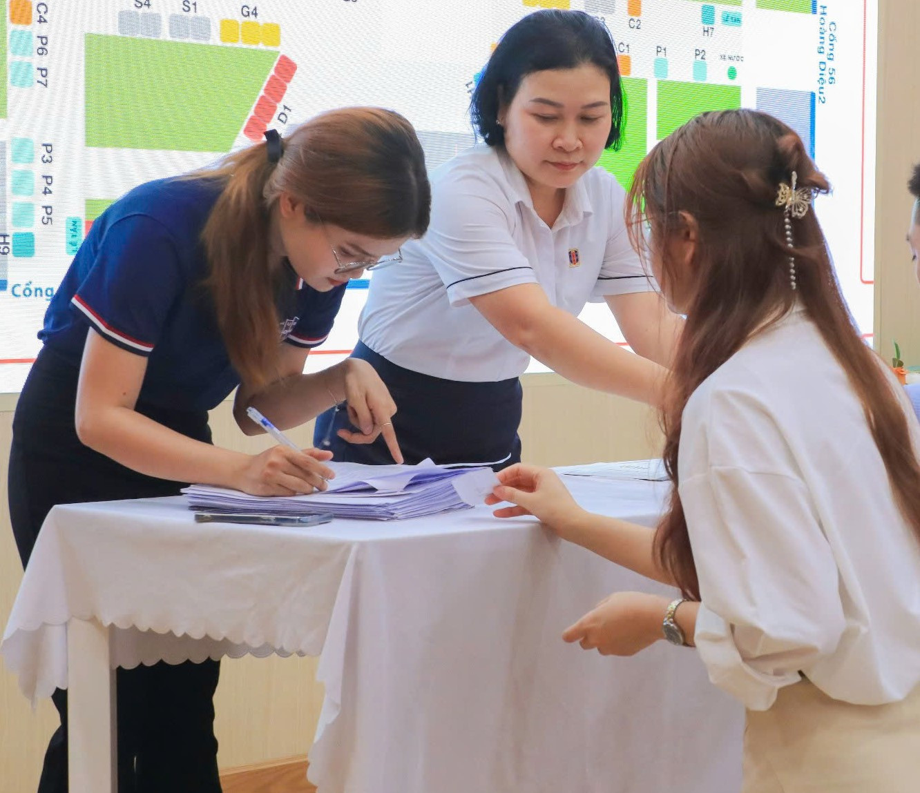 Ngày hội dự kiến ra tạo ra khoảng 5.000 cơ hội việc làm cho sinh viên. Ngày hội dự kiến ra tạo ra khoảng 5.000 cơ hội việc làm cho sinh viên.