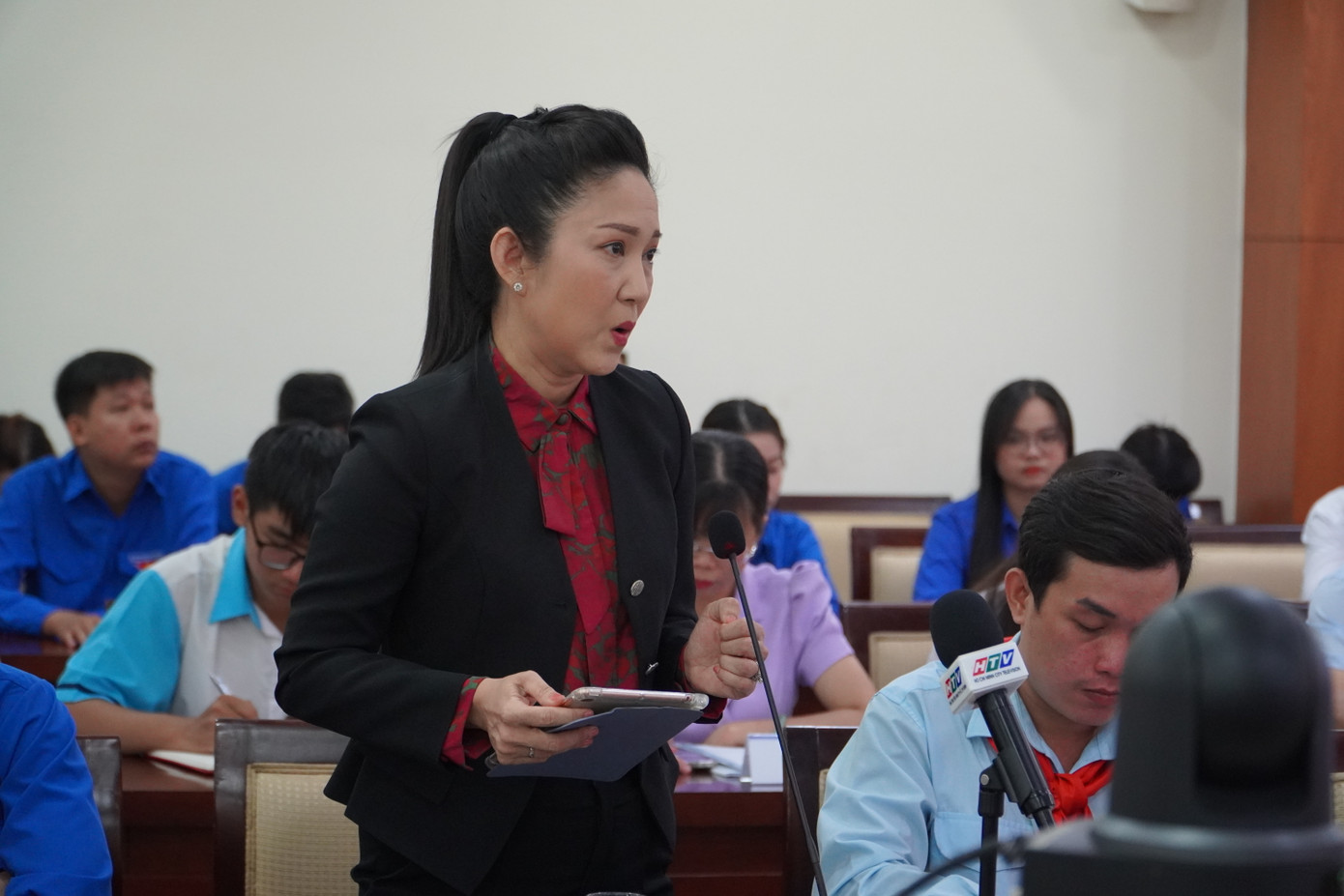 Đại diện các sở, ban, ngành chia sẻ tại Hội nghị.