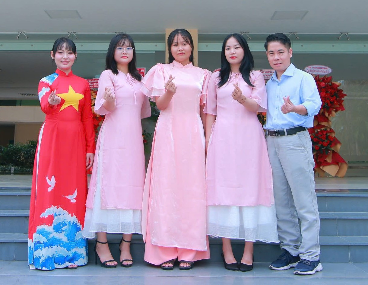 Các thành viên trong nhóm mong muốn sớm hoàn thiện và mở rộng dự án. Các thành viên trong nhóm mong muốn sớm hoàn thiện và mở rộng dự án.