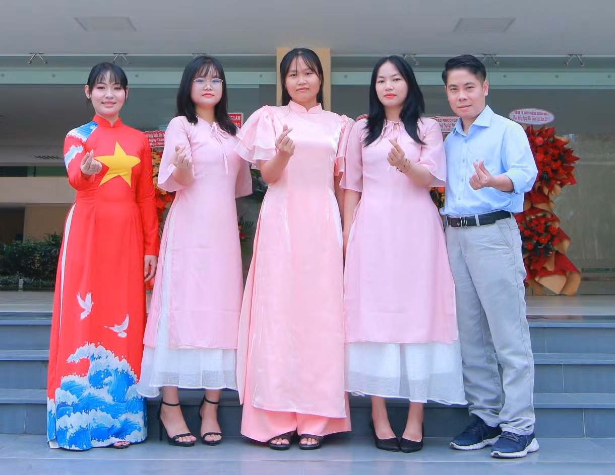 Các thành viên trong nhóm mong muốn sớm hoàn thiện và mở rộng dự án. Các thành viên trong nhóm mong muốn sớm hoàn thiện và mở rộng dự án.