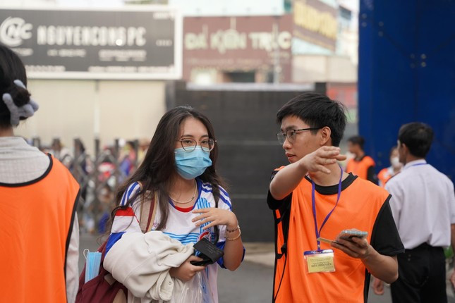 Thí sinh dự thi Kỳ thi Đánh giá năng lực do ĐHQG TP. HCM tổ chức năm 2024. Thí sinh dự thi Kỳ thi Đánh giá năng lực do ĐHQG TP. HCM tổ chức năm 2024.