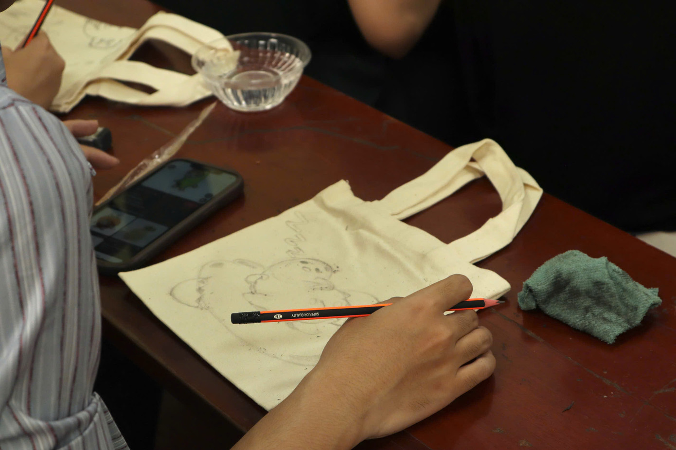 Những tác phẩm đầy sáng tạo của các bạn trẻ tham gia workshop. (Ảnh: Kim Yến) Những tác phẩm đầy sáng tạo của các bạn trẻ tham gia workshop. (Ảnh: Kim Yến)