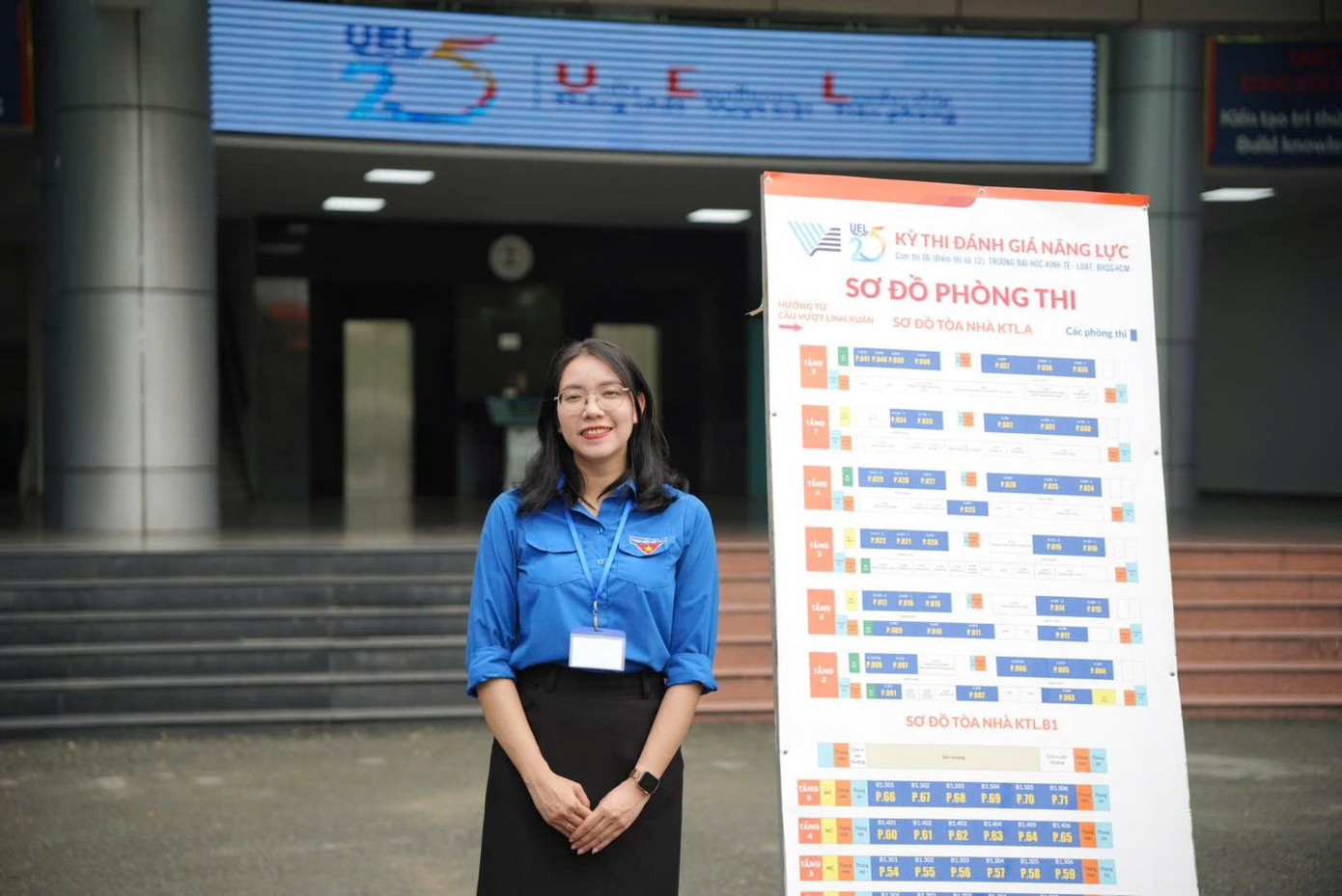 Các tình nguyện viên có mặt từ sớm để hỗ trợ các thí sinh tại các điểm thi. (Ảnh: ĐHQG TP. HCM) Các tình nguyện viên có mặt từ sớm để hỗ trợ các thí sinh tại các điểm thi. (Ảnh: ĐHQG TP. HCM)