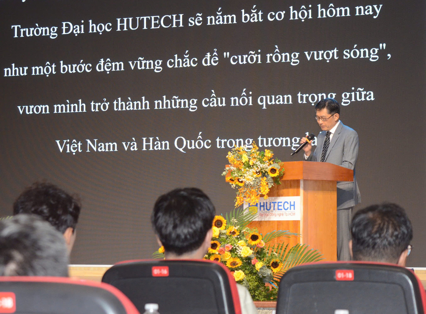 Ông Ryu Seung-ho (Tổng Lãnh sự quán Hàn Quốc tại TP. HCM) phát biểu tại Ngày hội.