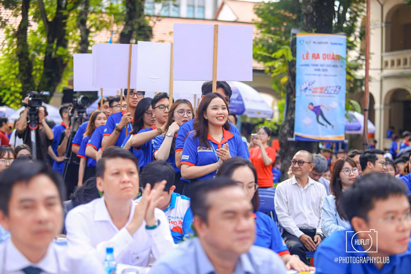 Nguyễn Võ Huyền Trâm (trường ĐH Ngoại ngữ – Tin học TP. HCM) - Đội trưởng đội hình Tiếp sức mùa thi tại Q. 1 và Q. 3. (Ảnh: NVCC)