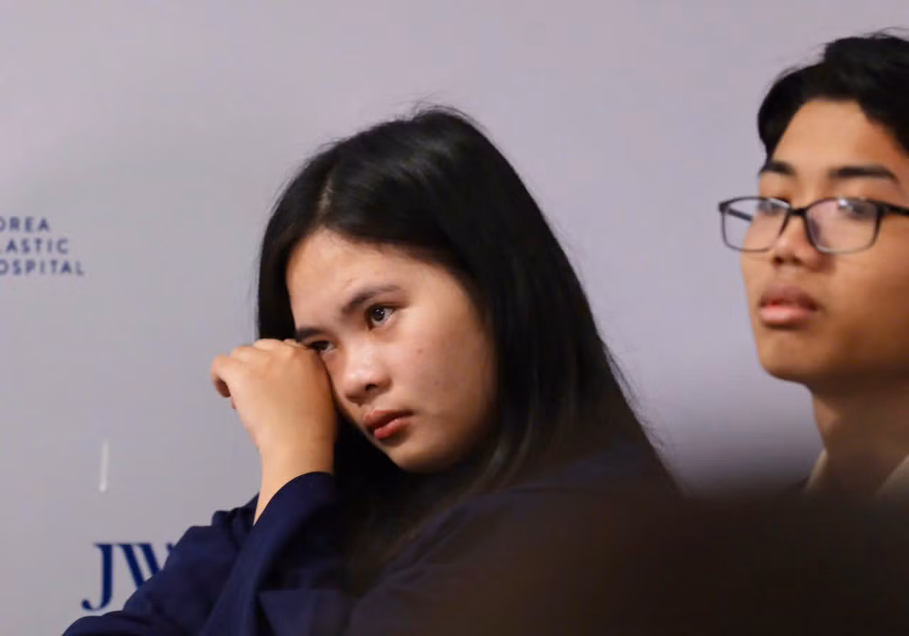 Những thủ khoa xúc động với các câu chuyện chia sẻ của TS. Tú Dung và câu chuyện của các bạn thủ khoa chia sẻ tại chương trình. (Ảnh: Duy Anh)