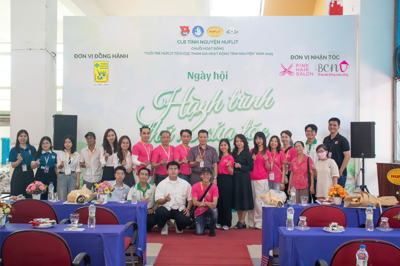 Đông đảo bạn trẻ cùng tham gia sự kiện ý nghĩa này. Đông đảo bạn trẻ cùng tham gia sự kiện ý nghĩa này.