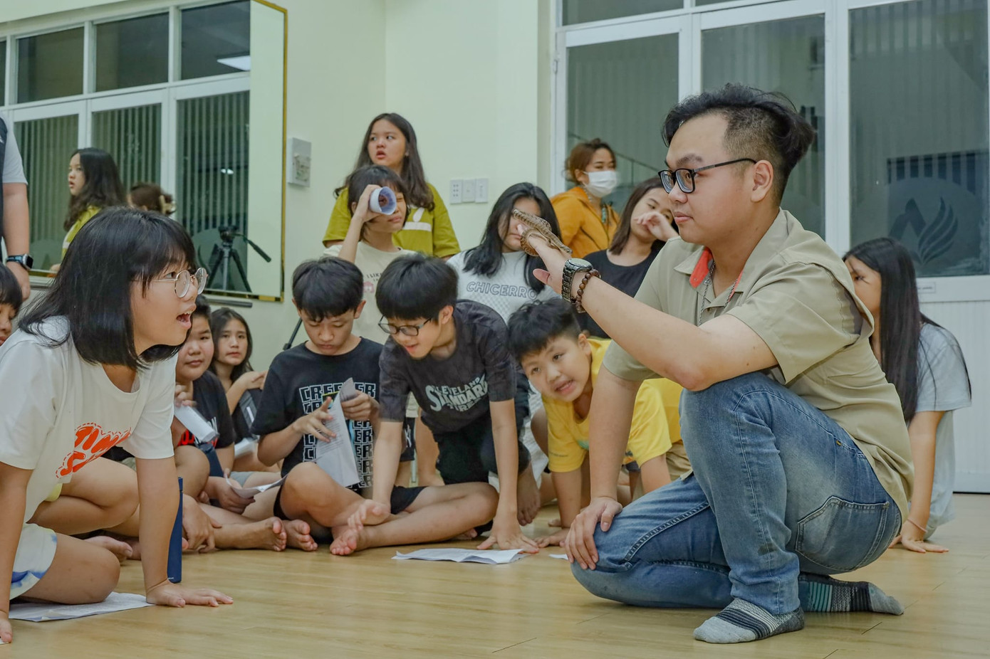 Minh Phú hướng dẫn nhận dạng và sơ cứu rắn cắn cho các bạn nhỏ.