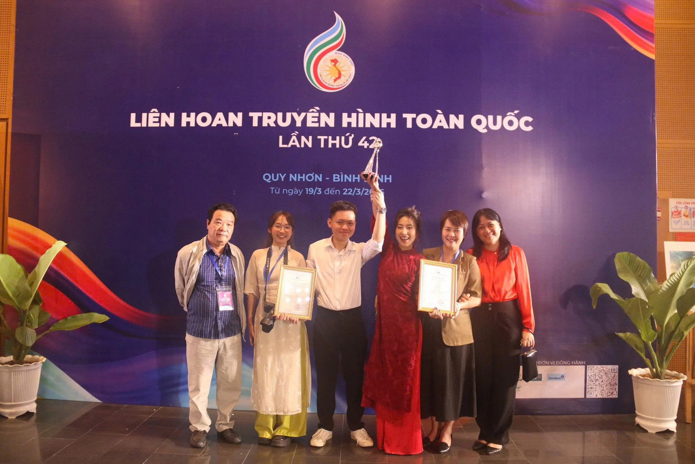 Nhóm đã giành giải Bạc Liên hoan Truyền hình toàn quốc lần thứ 42, hạng mục Phóng sự.