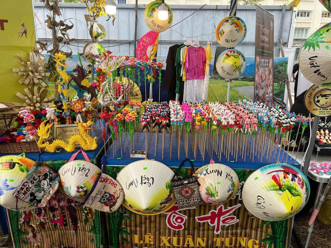 Nhiều hoạt động văn hóa dân gian truyền thống diễn ra tại Lễ hội.