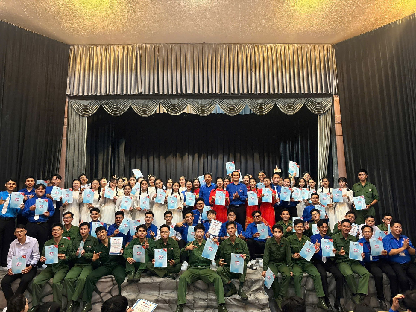 Thành Đoàn TP. HCM đã tuyên dương nhiều bạn sinh viên đã có đóng góp tích cực trong dịp Đại lễ 30/4. Thành Đoàn TP. HCM đã tuyên dương nhiều bạn sinh viên đã có đóng góp tích cực trong dịp Đại lễ 30/4.