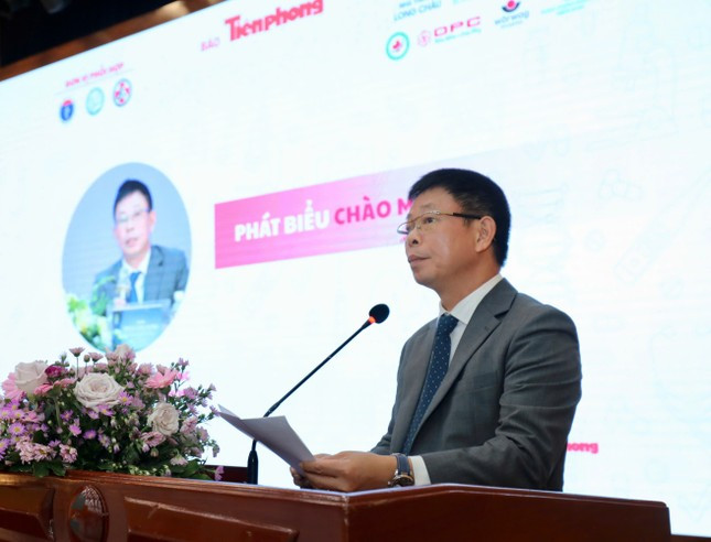 Nhà báo Phùng Công Sưởng phát biểu tại Hội thảo. (Ảnh: Duy Anh) Nhà báo Phùng Công Sưởng phát biểu tại Hội thảo. (Ảnh: Duy Anh)