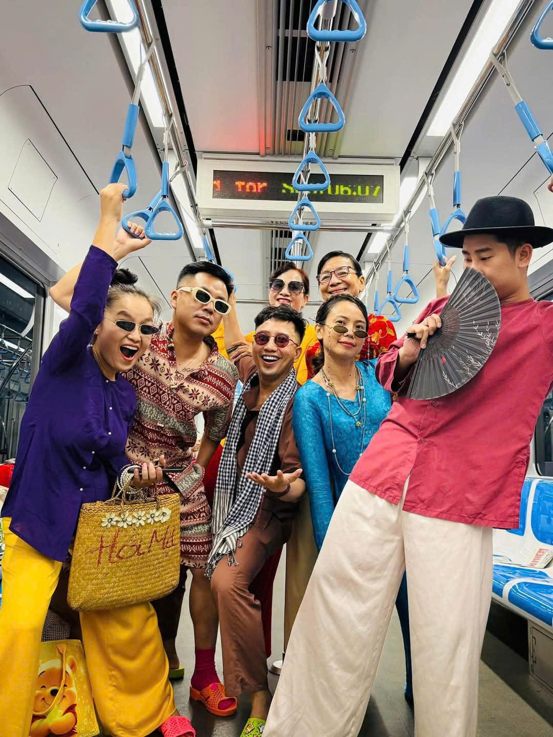 Đặc biệt, trào lưu “Du Xuân Metro” của nhóm bạn trẻ Q. 1 đến TP. Thủ Đức hiện đang rất “hot” trên mạng xã hội.