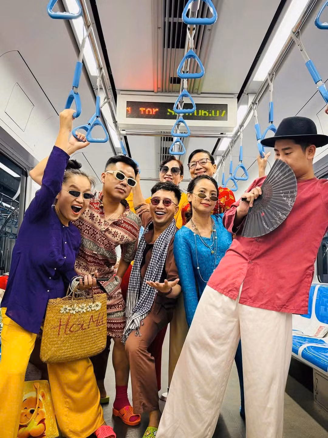 Đặc biệt, trào lưu “Du Xuân Metro” của nhóm bạn trẻ Q. 1 đến TP. Thủ Đức hiện đang rất “hot” trên mạng xã hội. Đặc biệt, trào lưu “Du Xuân Metro” của nhóm bạn trẻ Q. 1 đến TP. Thủ Đức hiện đang rất “hot” trên mạng xã hội.