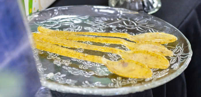 Muỗng nhựa sinh học từ vỏ quả quất thân thiện với môi trường và người tiêu dùng. (Ảnh: NVCC) Muỗng nhựa sinh học từ vỏ quả quất thân thiện với môi trường và người tiêu dùng. (Ảnh: NVCC)