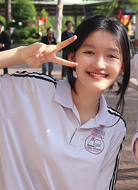 Quỳnh Anh vẫn đang nỗ lực từng ngày để đạt được ước mơ của mình. Quỳnh Anh vẫn đang nỗ lực từng ngày để đạt được ước mơ của mình.