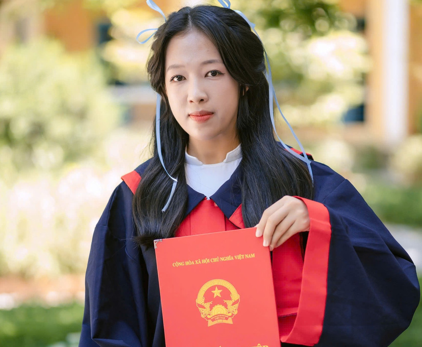 Kim Oanh, thủ khoa đầu vào ngành Quản trị Khách sạn tại trường Du lịch (ĐH Huế), đã vinh dự được chọn nhận học bổng “Nâng bước thủ khoa 2024”, ngày 4/1 tới đây.