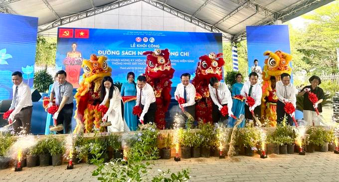 Ban Tổ chức khởi công công trình Đường sách Nguyễn Đổng Chi. Ban Tổ chức khởi công công trình Đường sách Nguyễn Đổng Chi.