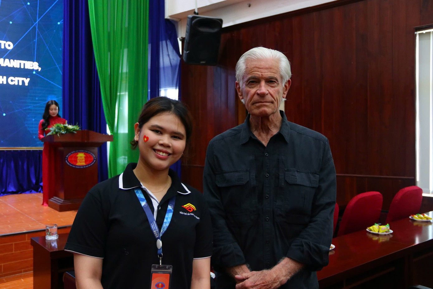 Nhà báo James Nachtwey giao lưu cùng sinh viên. Nhà báo James Nachtwey giao lưu cùng sinh viên.