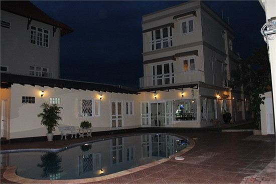 Có khu hồ bơi được thiết kế đẹp mắt