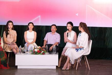 Sinh viên ĐH Sư phạm Đà Nẵng đã có một ngày tưng bừng cùng HHVN 2018 ảnh 12