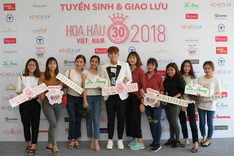 Sinh viên ĐH Sư phạm Đà Nẵng đã có một ngày tưng bừng cùng HHVN 2018 ảnh 14
