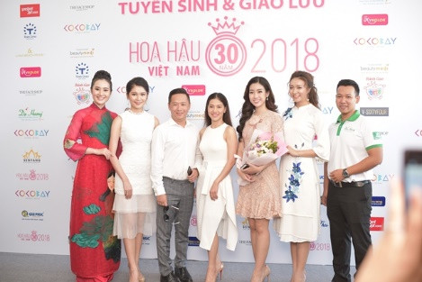 Sinh viên ĐH Sư phạm Đà Nẵng đã có một ngày tưng bừng cùng HHVN 2018 ảnh 16