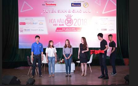 Sinh viên ĐH Sư phạm Đà Nẵng đã có một ngày tưng bừng cùng HHVN 2018 ảnh 7