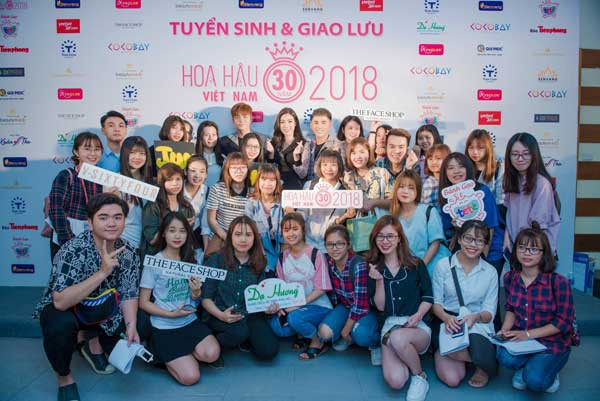 Tour quảng bá tuyển sinh HHVN 2018 đến 'Ngôi trường của các hoa hậu' ảnh 11