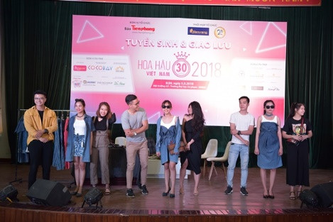 Sinh viên ĐH Sư phạm Đà Nẵng đã có một ngày tưng bừng cùng HHVN 2018 ảnh 5