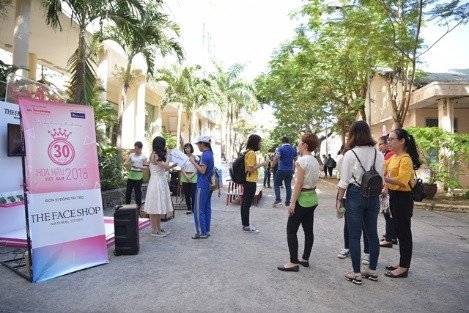 Sinh viên ĐH Sư phạm Đà Nẵng đã có một ngày tưng bừng cùng HHVN 2018 ảnh 2