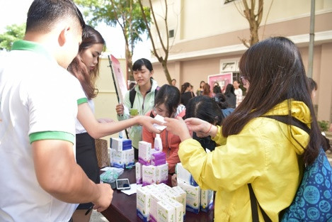 Sinh viên ĐH Sư phạm Đà Nẵng đã có một ngày tưng bừng cùng HHVN 2018 ảnh 3