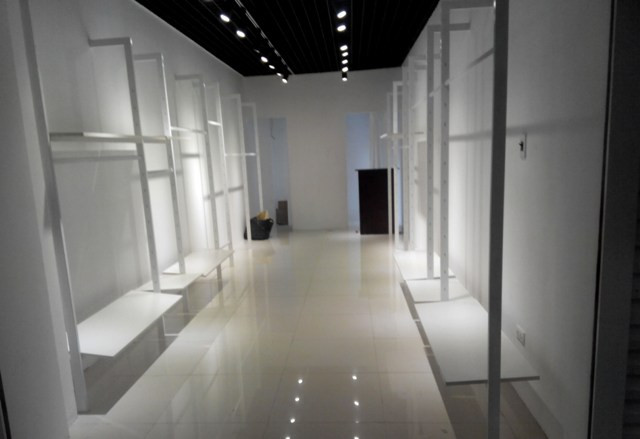 Tầng 3 TTTM Hàng Da, mặt bằng cho thuê vẫn còn trống không