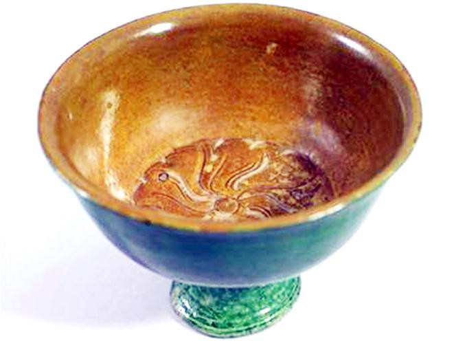 Bình uống rượu hình con vịt 2 triệu USD Cái tước uống rượu mà có thông tin là 28 triệu USD