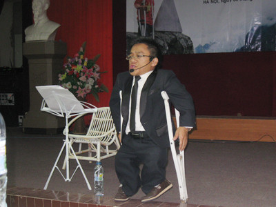 Sơn Lâm làm diễn giả trên sân khấu. Ảnh: Phương Thảo.