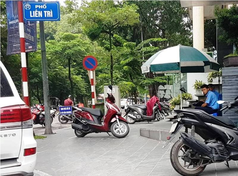 Xuất hiện vỉa hè 'đế vương' giành lối đi chung của đại gia Hà Nội ảnh 13