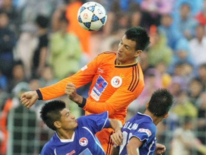 Những nghi án bán độ như trận tranh Siêu Cúp 2012 giữa SHB.Đà Nẵng - XMXT.Sài Gòn khiến các doanh nghiệp e ngại khi tài trợ . Những nghi án bán độ như trận tranh Siêu Cúp 2012 giữa SHB.Đà Nẵng - XMXT.Sài Gòn khiến các doanh nghiệp e ngại khi tài trợ